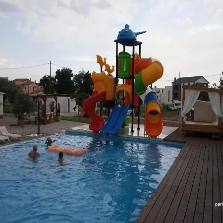 Сasa de vacaciones Mobile Homes Karlo & Dino *