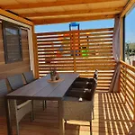 Mobile Homes Karlo & Dino بيت للعطل *